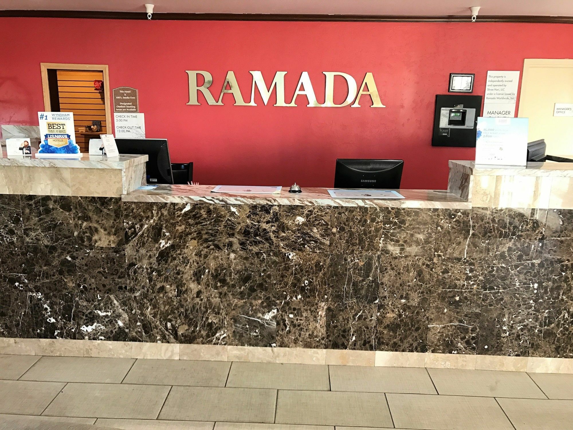 Hôtel Ramada By Wyndham Draper Extérieur photo